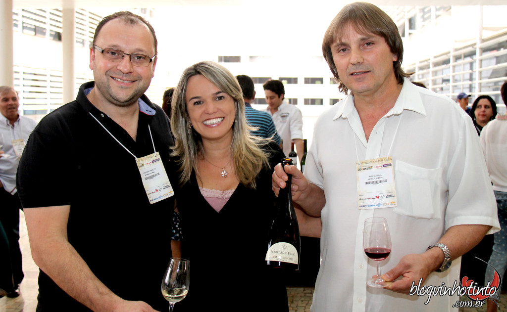 Ladeada por Irineo Dall’Agnol (dir) & Alejandro Cardozo (esq.) - idealizadores do espumante negro