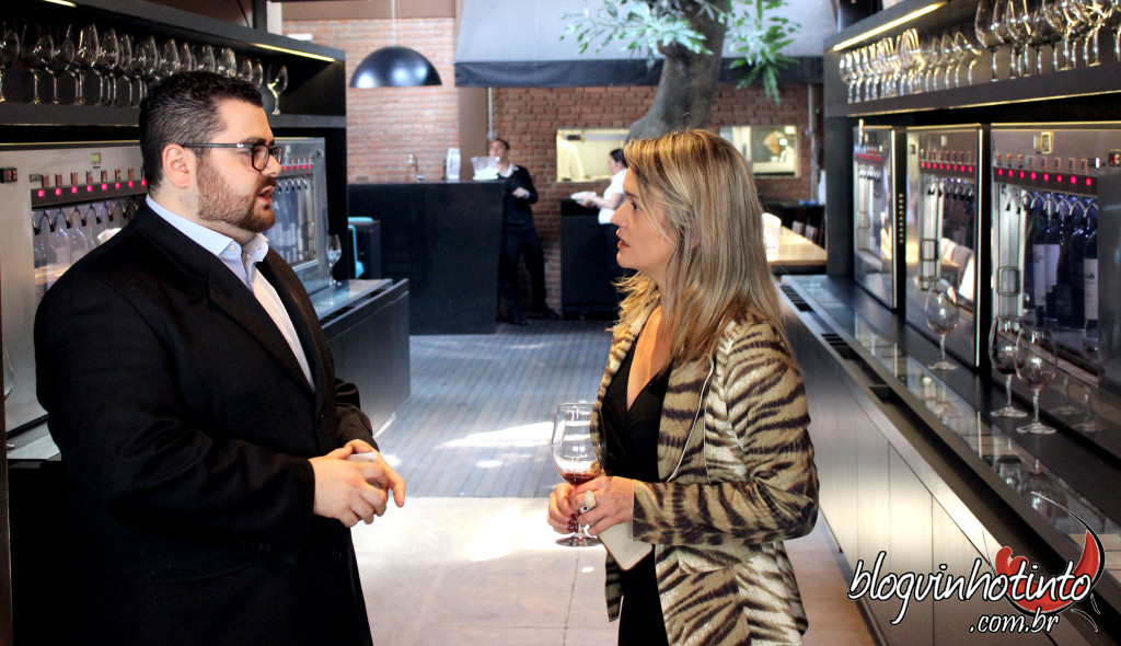 o prestativo Gabriel Raele, que me recebeu muito bem durante minha visita ao Bardega e me explicou com detalhes o funcionamento da Casa