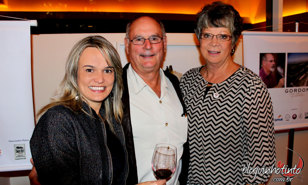 Eu com os proprietários da vinícola Gorden Brothers, de Washington. Jeff Gordon (foto) foi pioneiro no estado na produção de vinhos.