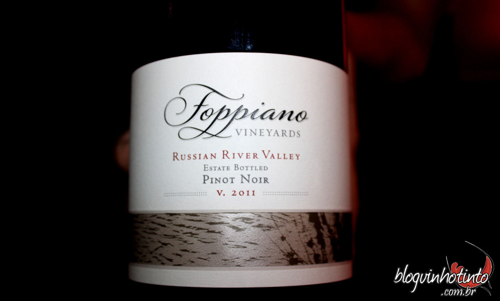 Foppiano Pinot Noir - Aroma rico e intenso de caramelo que lembram Coca-Cola.