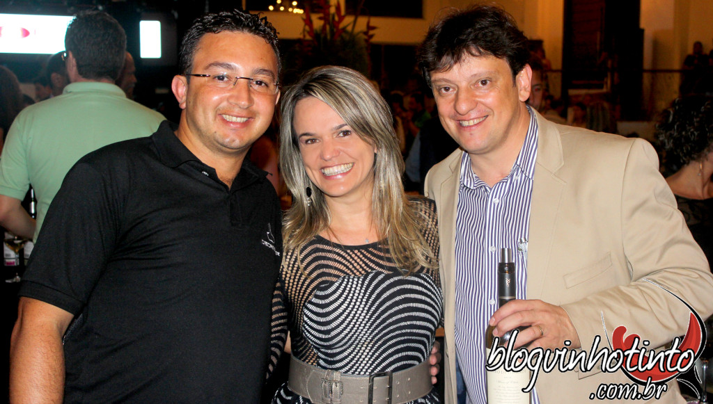 Wine Friday 2015 -  A parceria entre a enoteca Decanter e a Art du Vin foi tão boa que os organizadores do evento já definiram até a data do próximo Wine Friday. Desta vez, acontecerá somente no dia 27 de novembro (sexta-feira), mas terá oito horas de duração - das 16h às 0h. Tanto José Filho da Decanter quanto Marcos Rachelle da Art du Vin já planejam um evento maior e melhor do que o realizado este ano. 