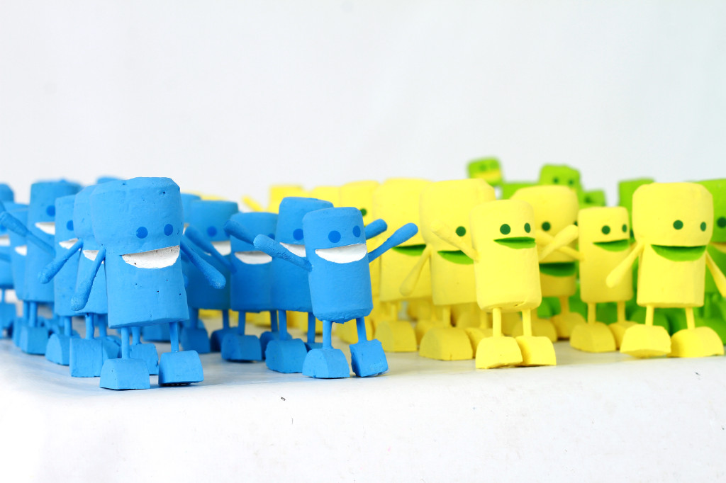 Os rolhecos servem como objetos de decoração, diversão e para brindes institucionais como os da foto