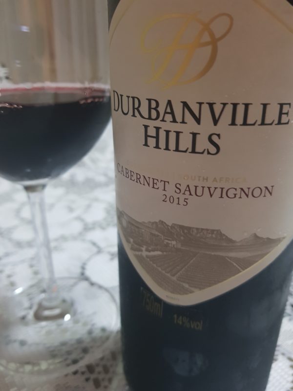 Durbanville Hills Cabernet Sauvignon: Apresenta notas de frutas escuras e também de cereja, madeira e uma nota exótica e intensa de azeitona preta