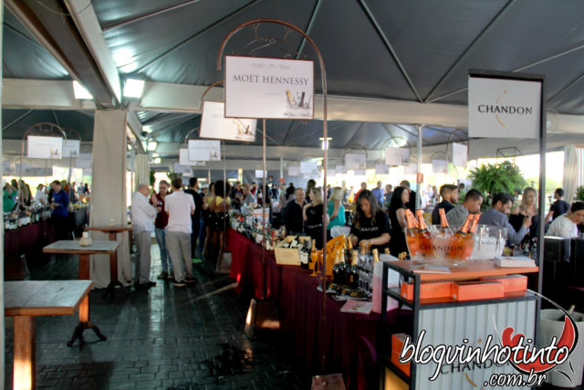 O investimento valeu à pena. Mais de 1800 rótulos estavam disponíveis para degustação, além de deliciosos petiscos.
