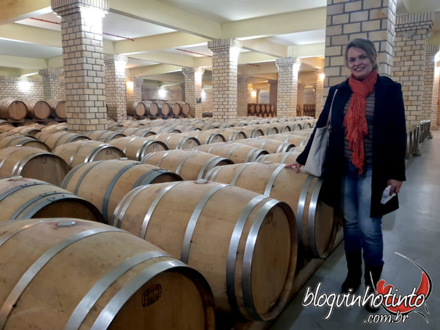...às caves de espumante e envelhecimento, onde havia cerca de 1500 barricas de carvalho