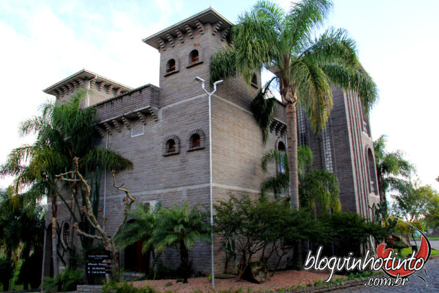 É necessário marcar com antecedência a visita à Casa Valduga