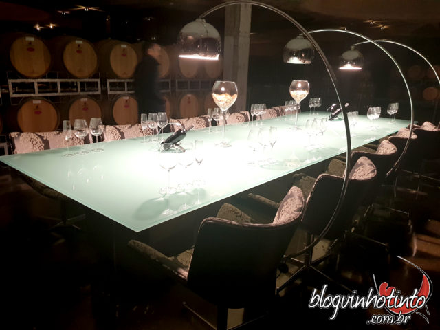 Cave da Vinícola Luiz Argenta: Tom Jobim para os vinhos repousarem nas barricas