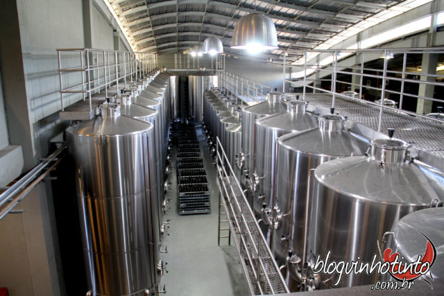 Modernos equipamentos de Vinificação integram a Luiz Argenta