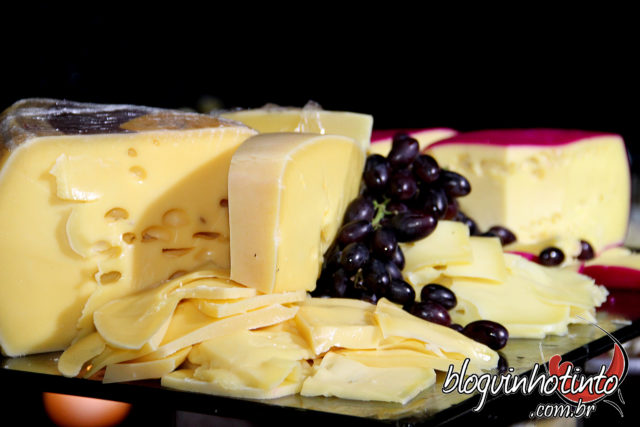 Buffet de queijos, frios e antespastos do Empório Leninha Camargo fez sucesso no evento