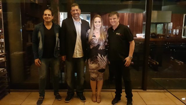 Organizadores do evento: representante da Decanter, da Assefe, da Porto a Porto e da World Wine Bsb. Hudson, Petrus, Simone e Marcos, respectivamente.