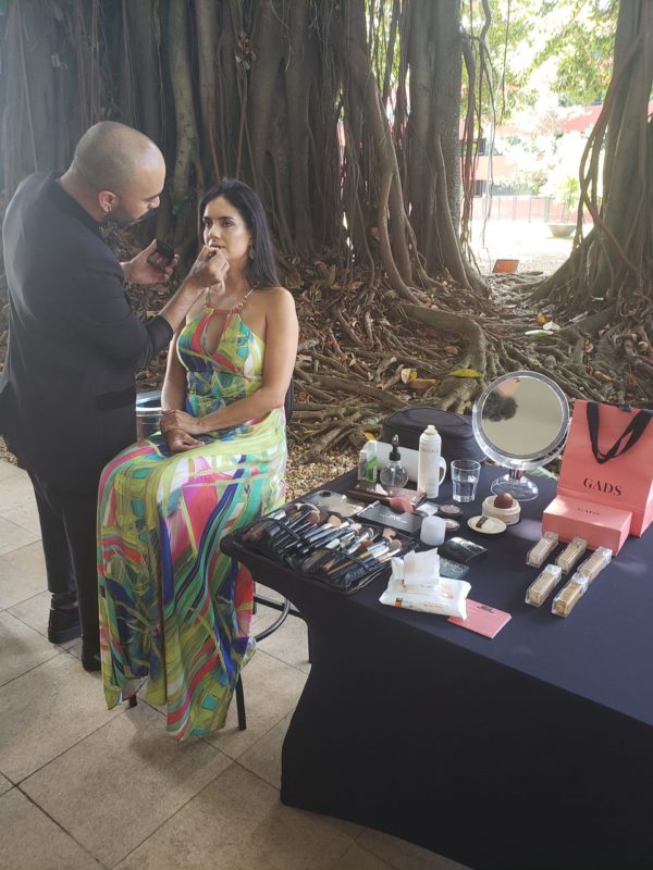 Vivi do instagram @ilovewines durante sessão de maquiagem oferecida pela Gadys