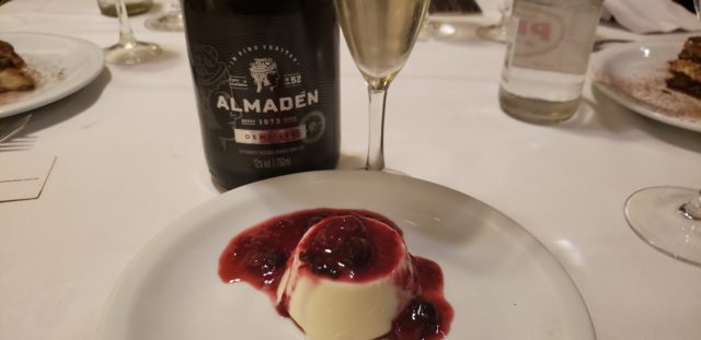 Panna Cotta e espumante Almadén Demi-Sec