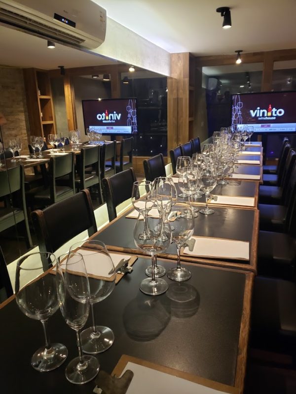 Vinito: espaço para aulas, degustações e workshops