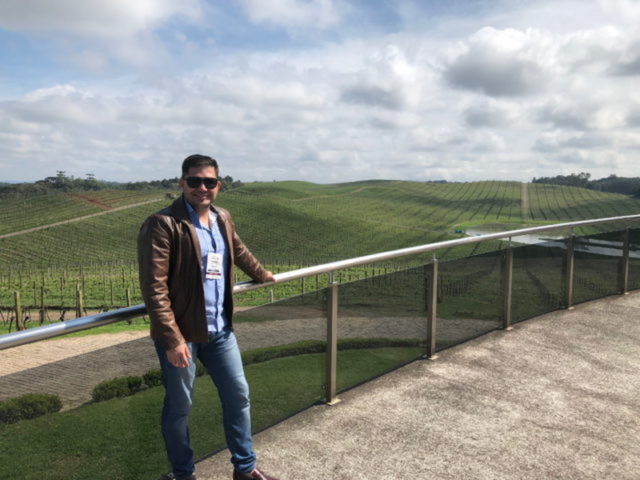 Sommelier Bernardo em visita à Luiz Argenta