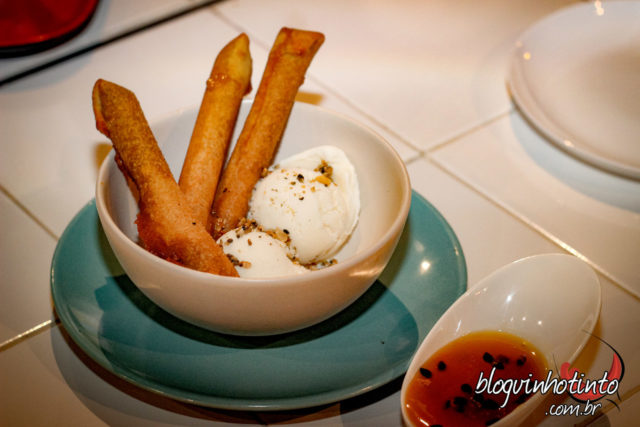 Harumaki de Dulce de Leche (R$24) 