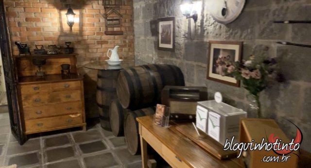 Ambiente rústico que remete aos tempos da colônia