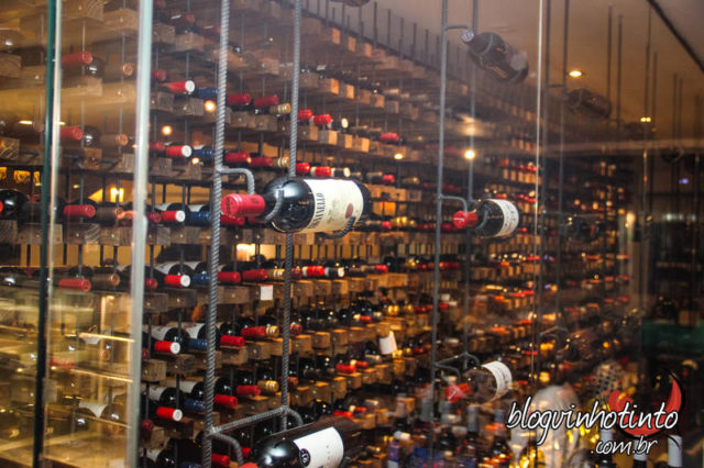 Carta de Vinhos Unificada com mais de 160 rótulos