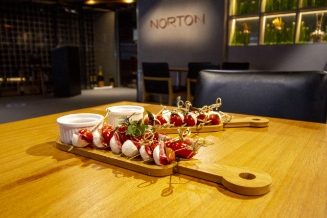 Mini capreses de palito