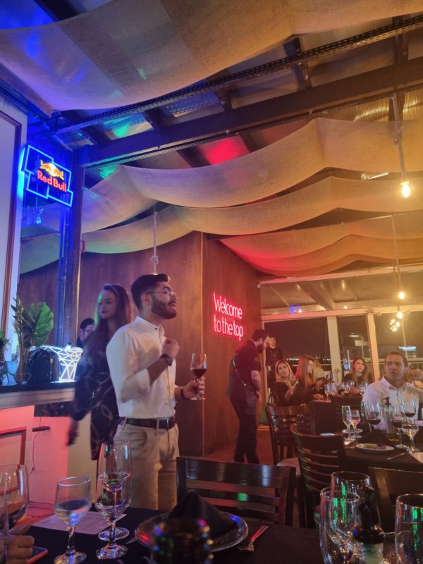 Sommelier Lucas Simões da Famiglia Valduga fez a apresentação dos vinhos