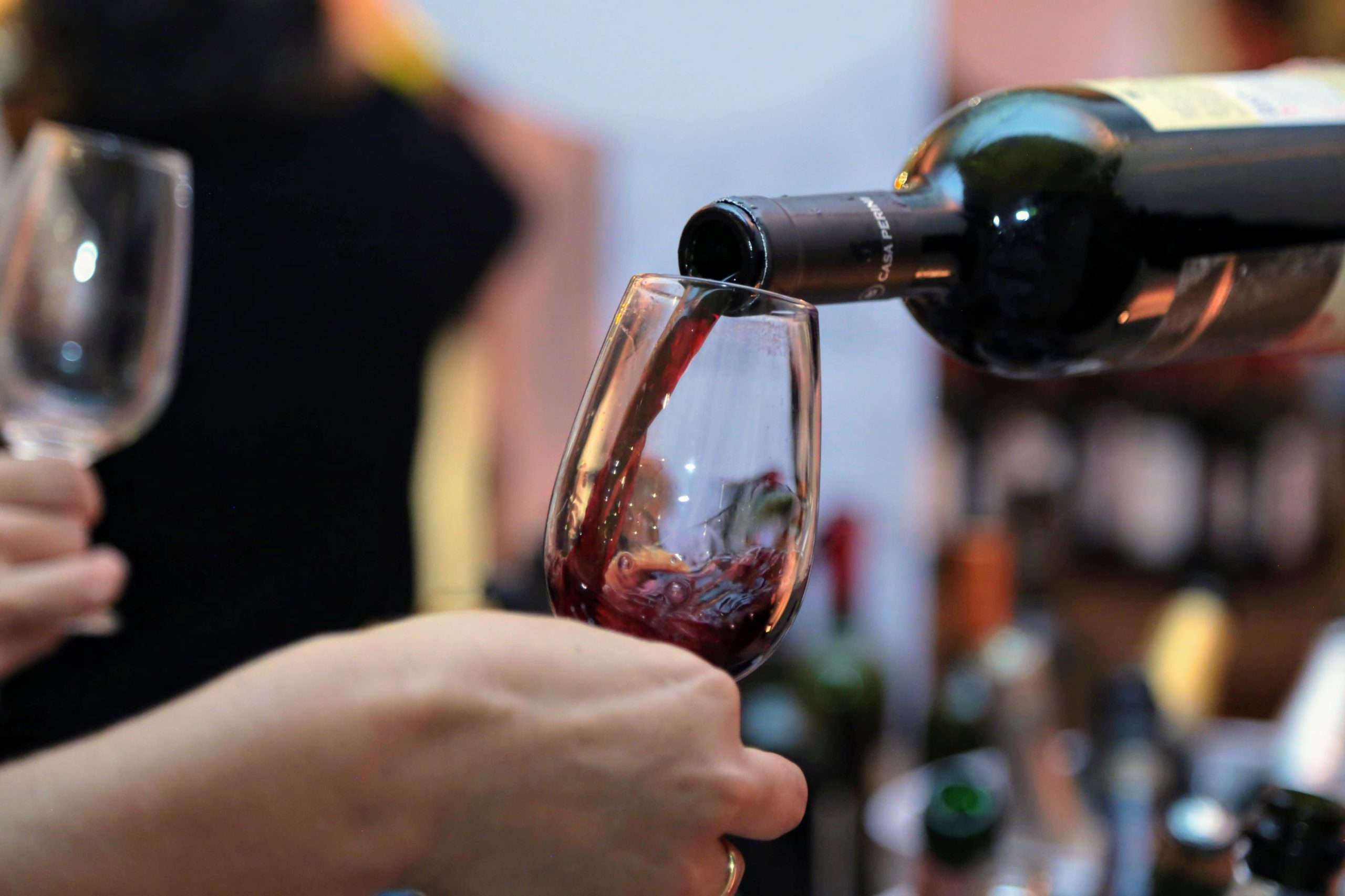 30 vinícolas e mais de 180 rótulos nacionais