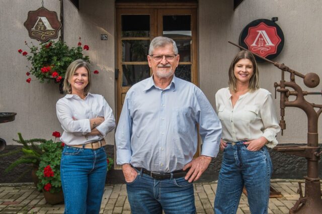 Mauro e as filhas Janaína e Mariana