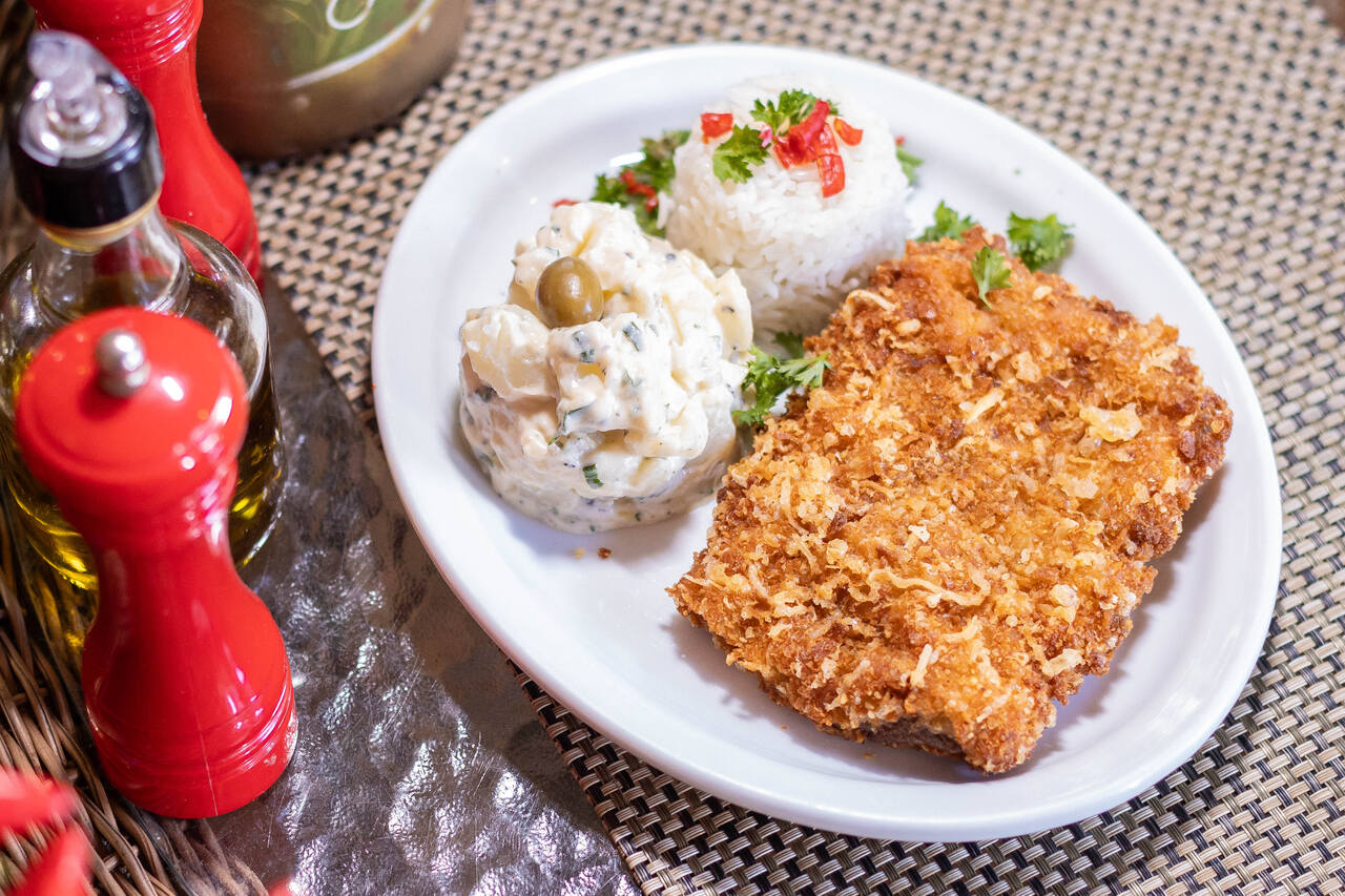 CANTINA DA MASSA - Filé a milanesa com maionesa de batatas da casa