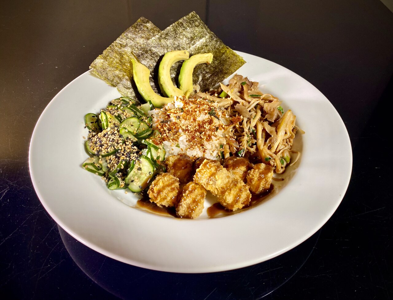 YAKITON - POKE DE TOFU E COGUMELO